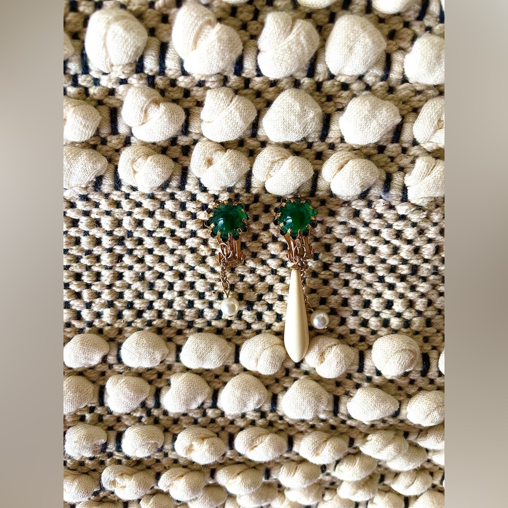 Green Caboshon Clip Earrings ♥️